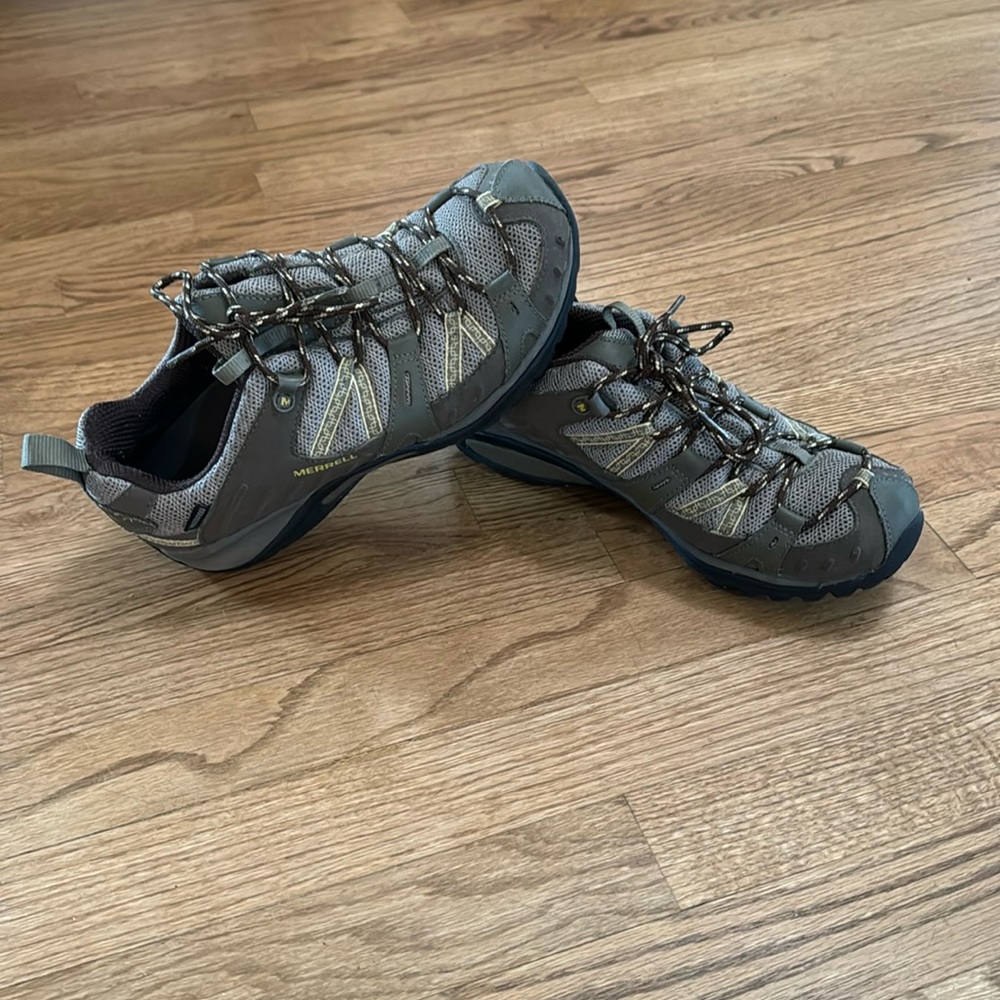 Merrell Performance Footwear Vibram Shoes women's size 8.5